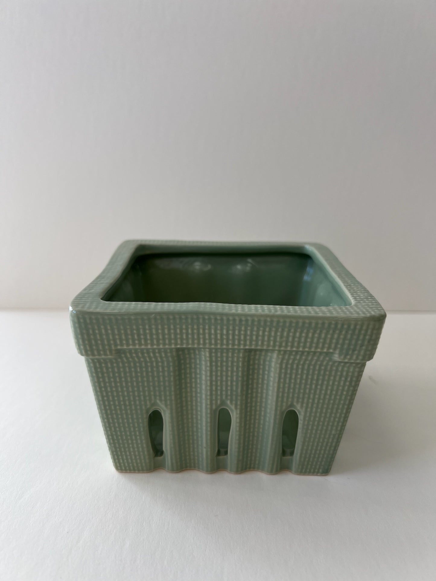 ceramic berry bowl