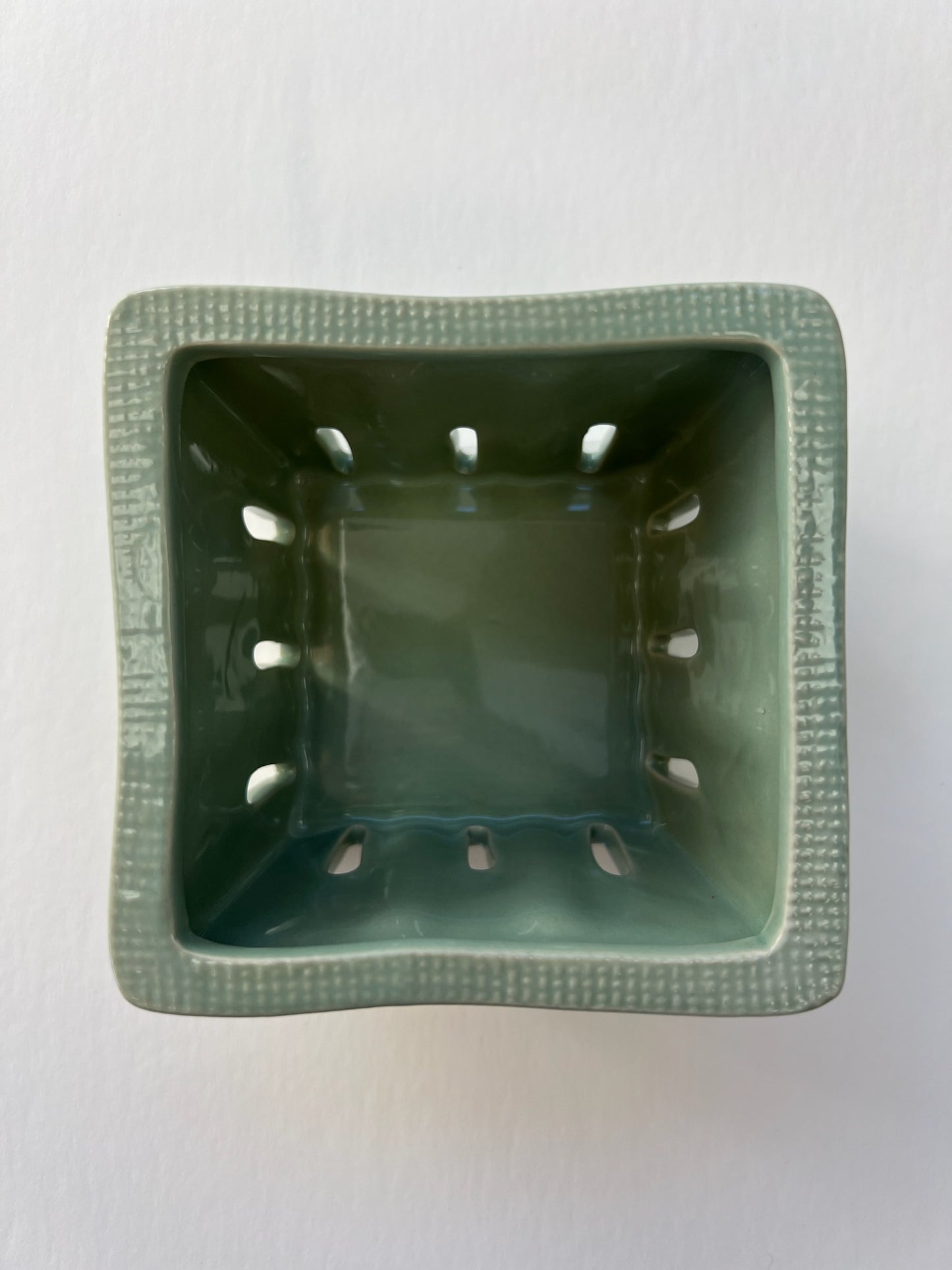 ceramic berry bowl