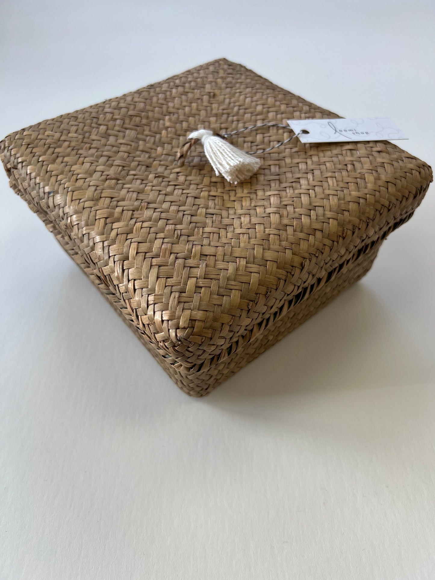 basket with tassel lid