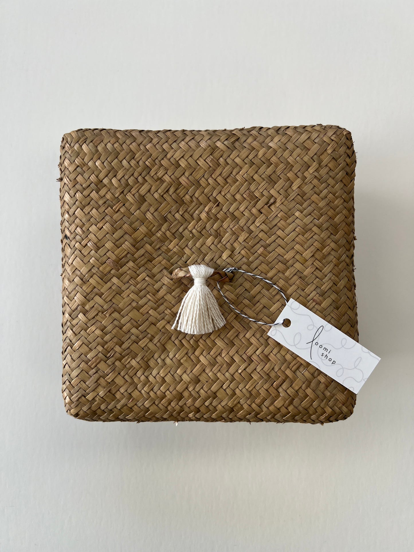 basket with tassel lid